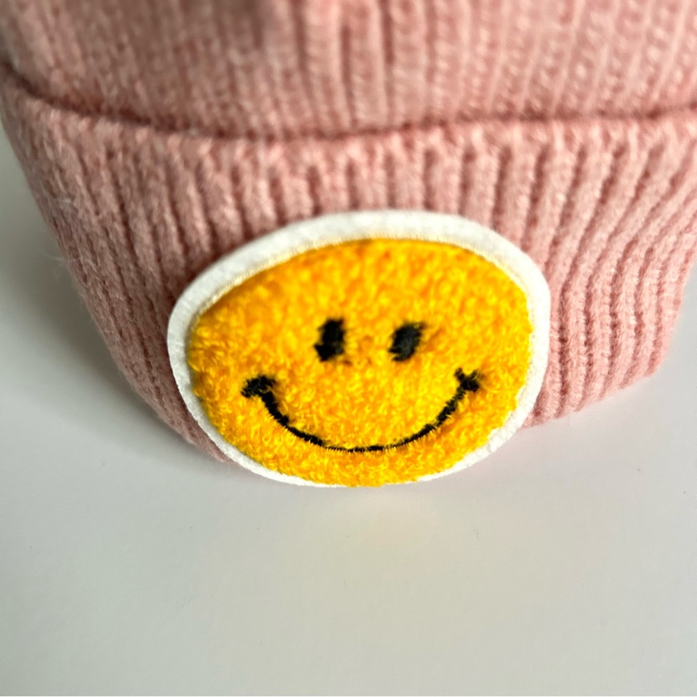 🍂Super Cute Light Pink Beanie Hat with Yellow Smiley Face - Picture 3 of 4